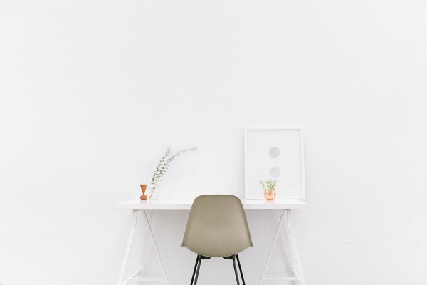 Minimal Study Desk